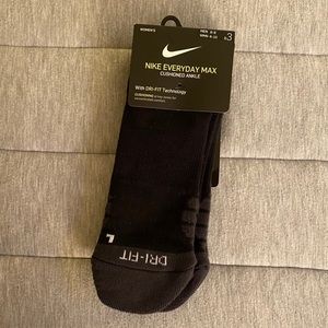 Everyday Max Nike Ankle Socks with Cushioning